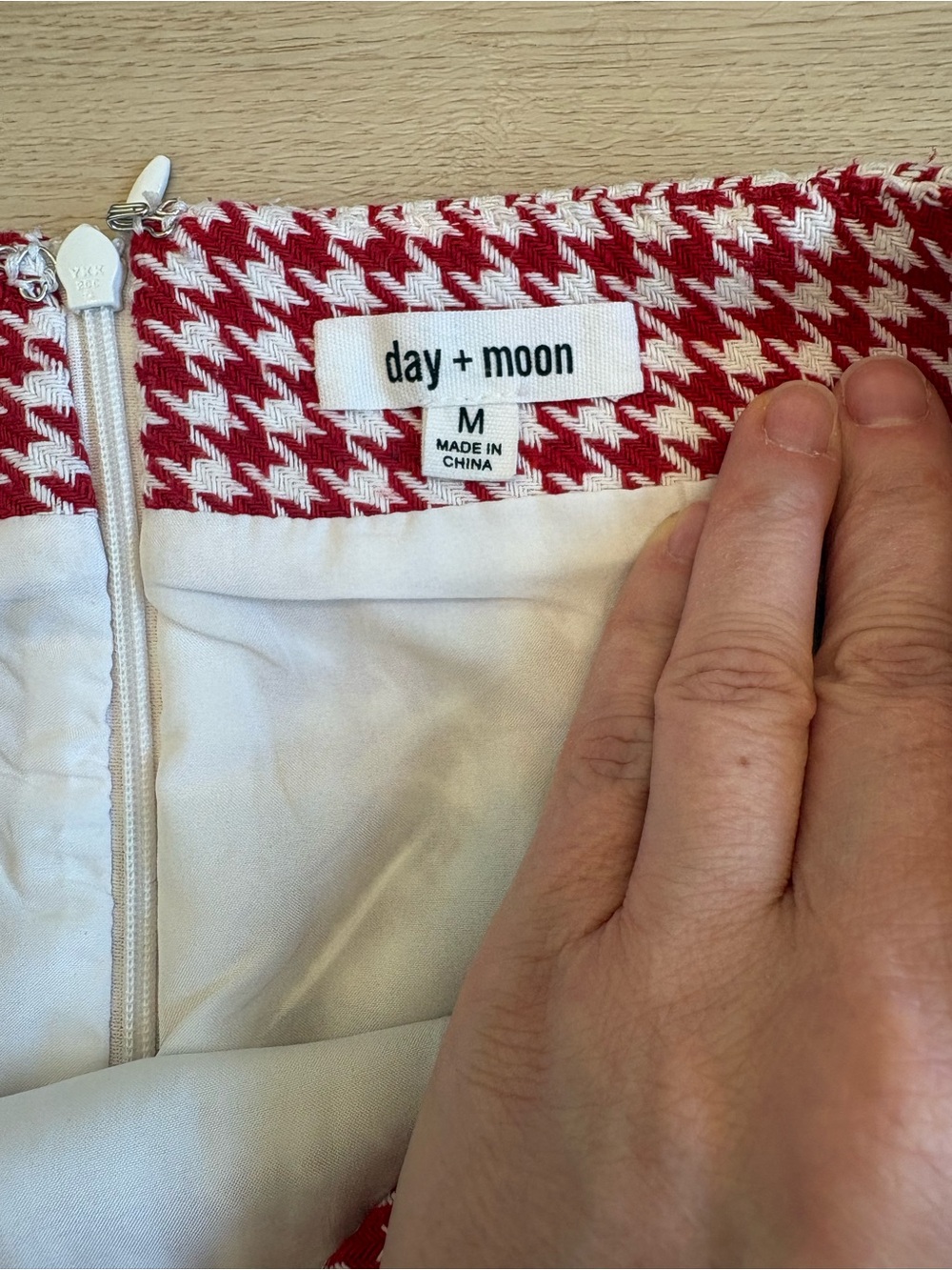 day + moon Women’s Medium Red Houndstooth Mini Skirt and Vest Matching Set - Picture 7 of 9
